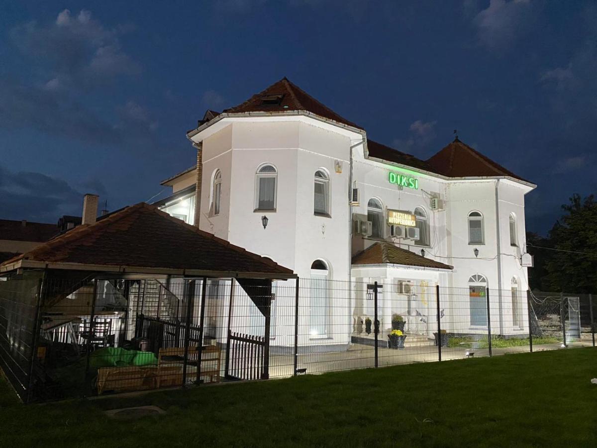 Apartmani Diksi זרנג'נין מראה חיצוני תמונה