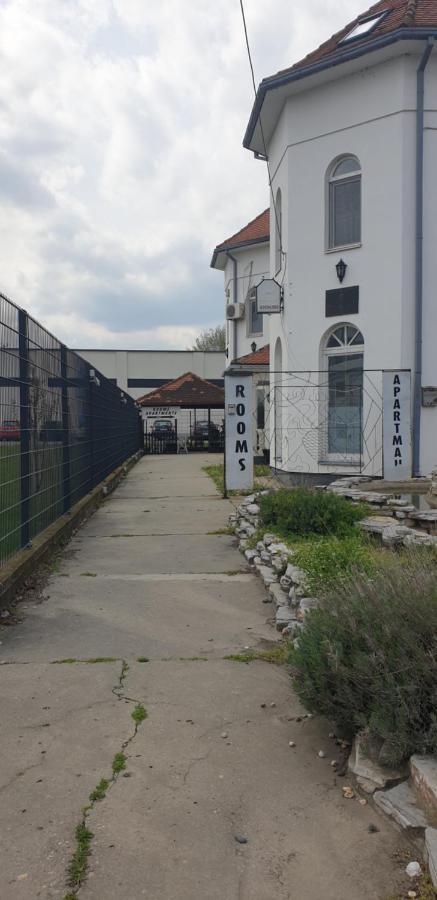 Apartmani Diksi זרנג'נין מראה חיצוני תמונה